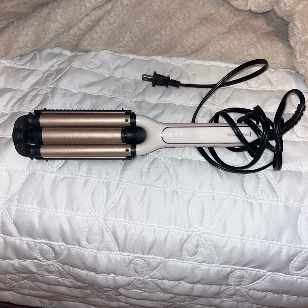 Remington White and Rose Gold Triple Barrel Hair crimper